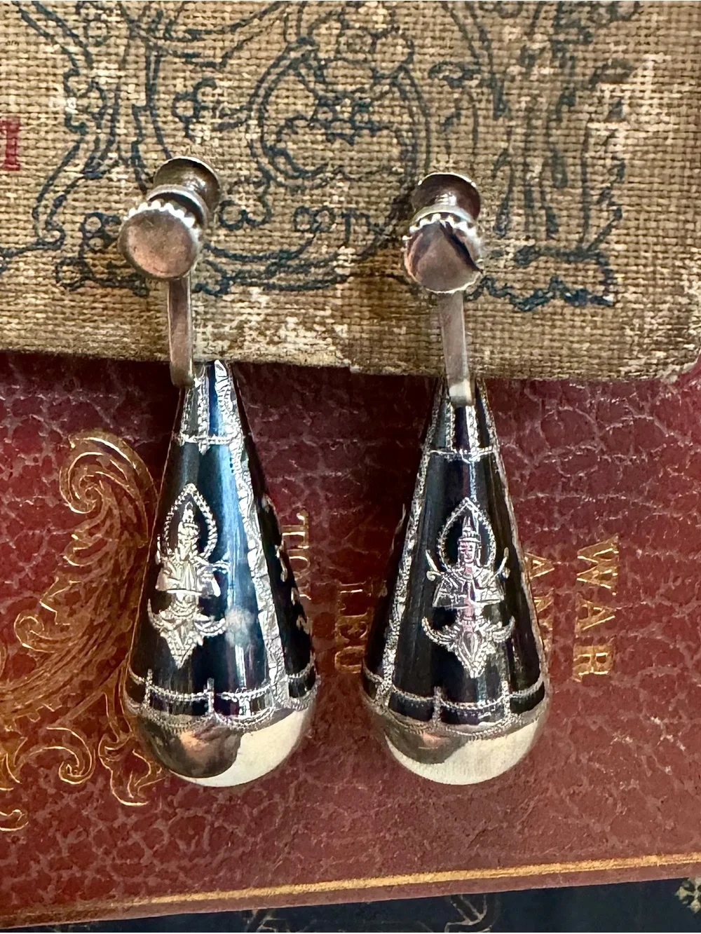 Vtg Siam Sterling Silver Niello Cone Screw Back Earrings – Goddess & Angel